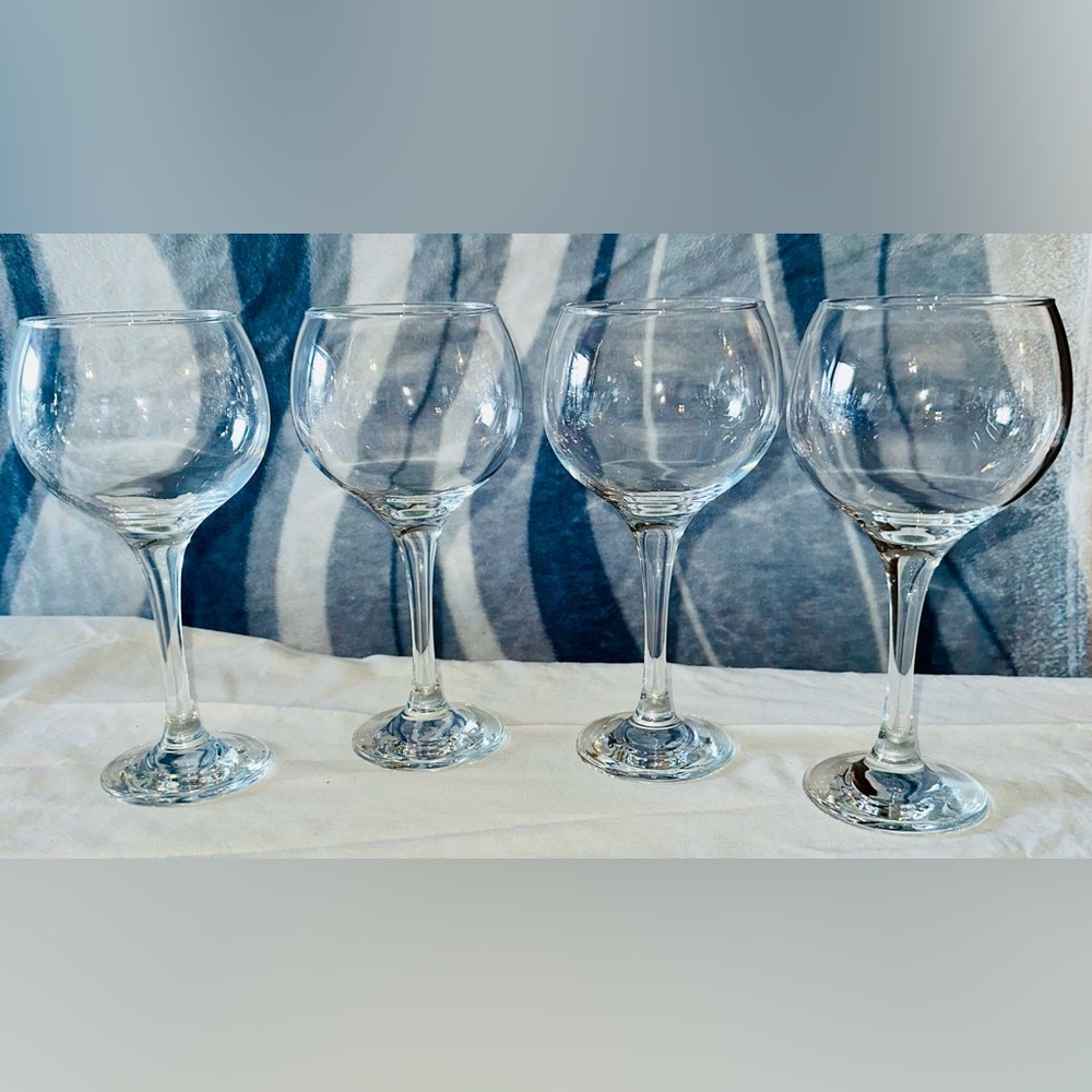 Utopia Red Wine Set with thick heavy base and stem glasses
